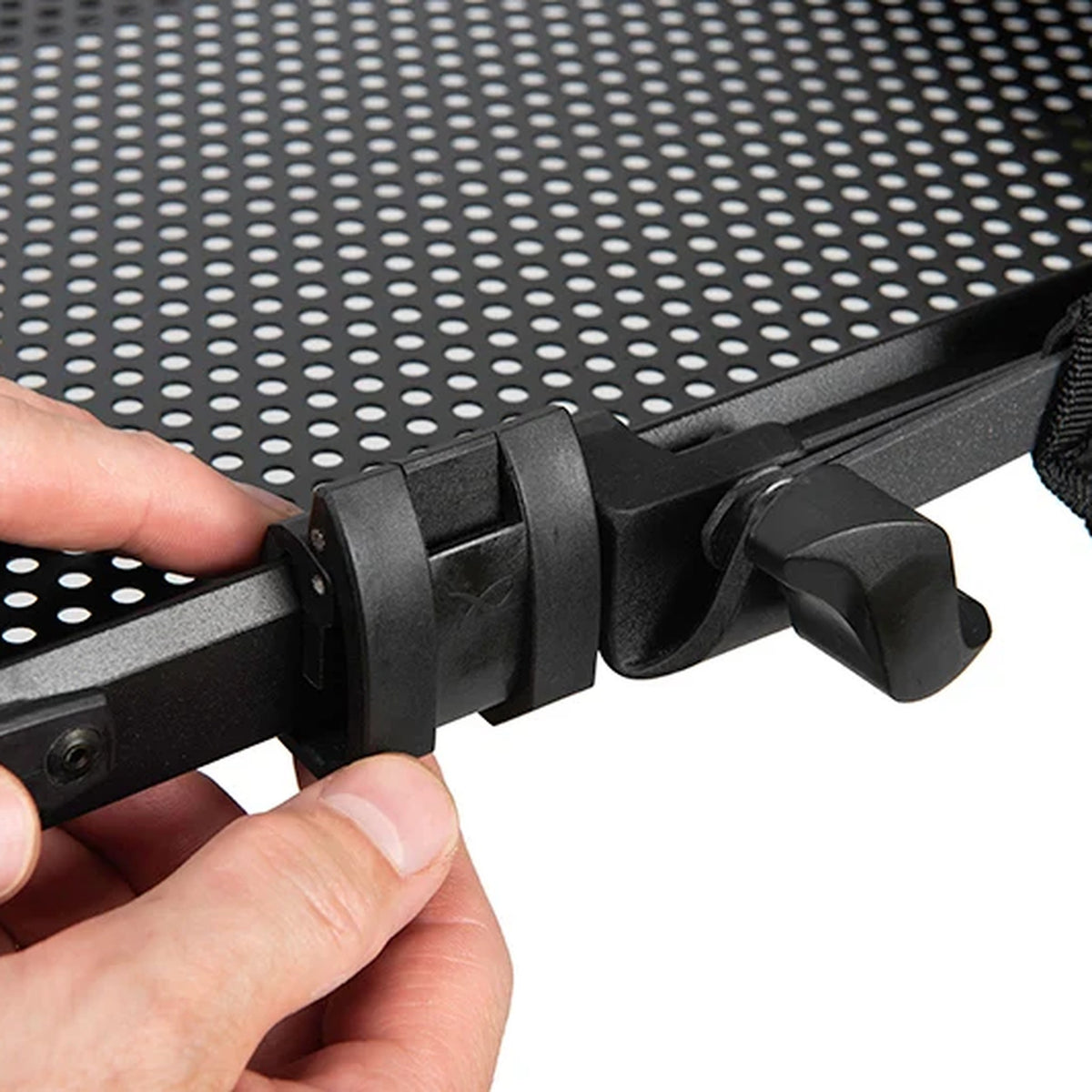 Matrix Storm Cover voor Self Supporting Side Tray Large en XL – detailafbeelding 6 van de aaskap voor aastafel