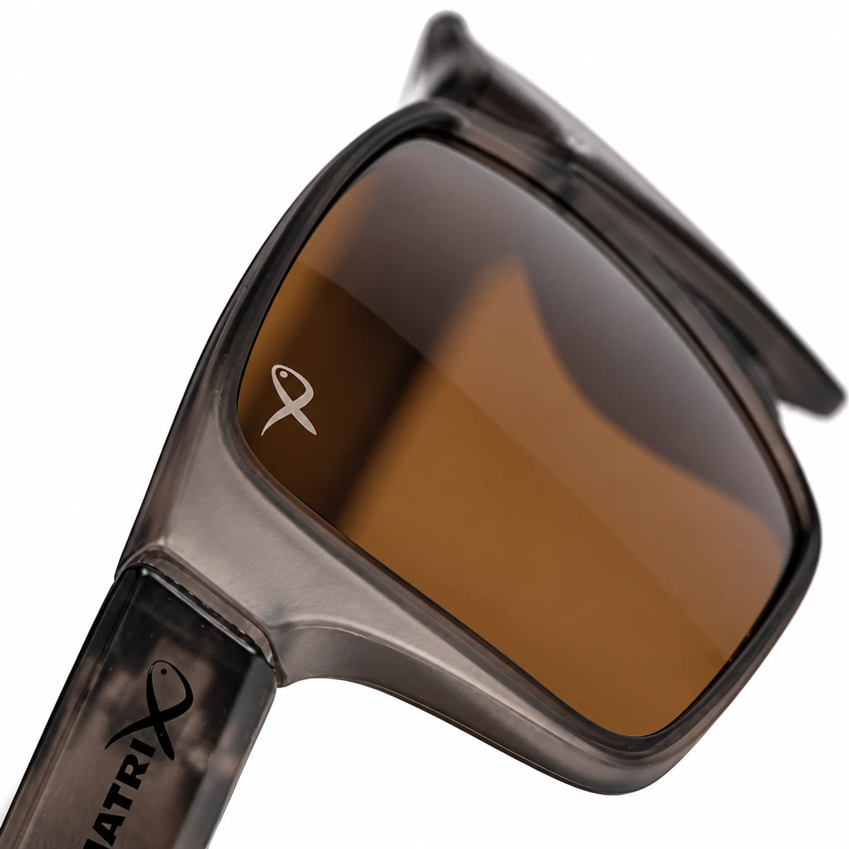 Matrix Casual zonnebril GSN004 – detail van bruine lens en logo