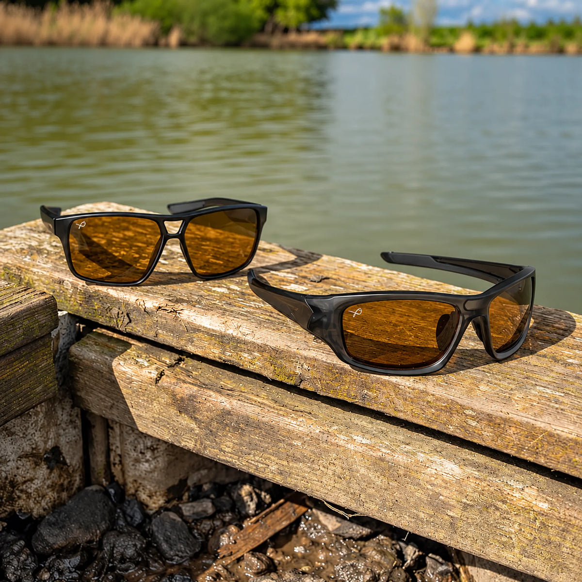 Matrix Casual en Wraps zonnebrillen met bruine lenzen naast het water