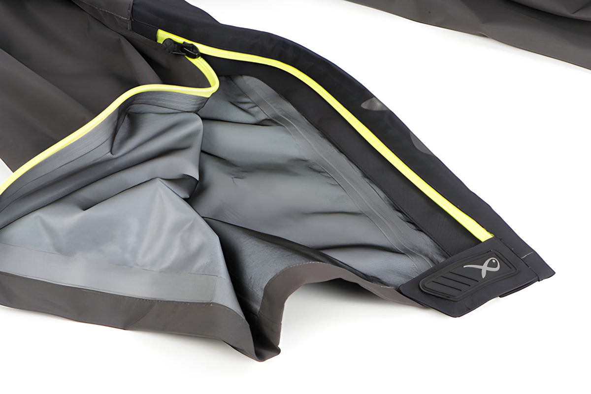 Matrix Tri-Layer Over Trousers 25K Pro - detail van de waterdichte rits in de broekspijp