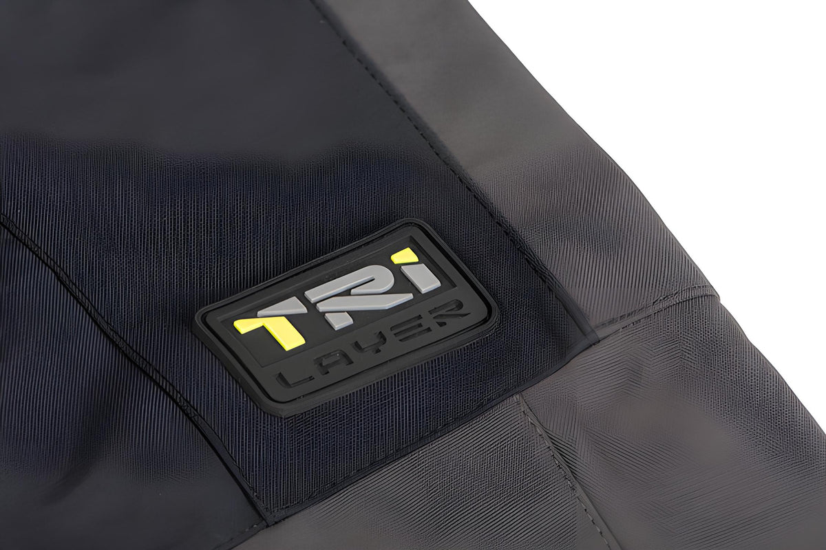 Matrix Tri-Layer Over Trousers 25K Pro - detail van het Tri-Layer-logo
