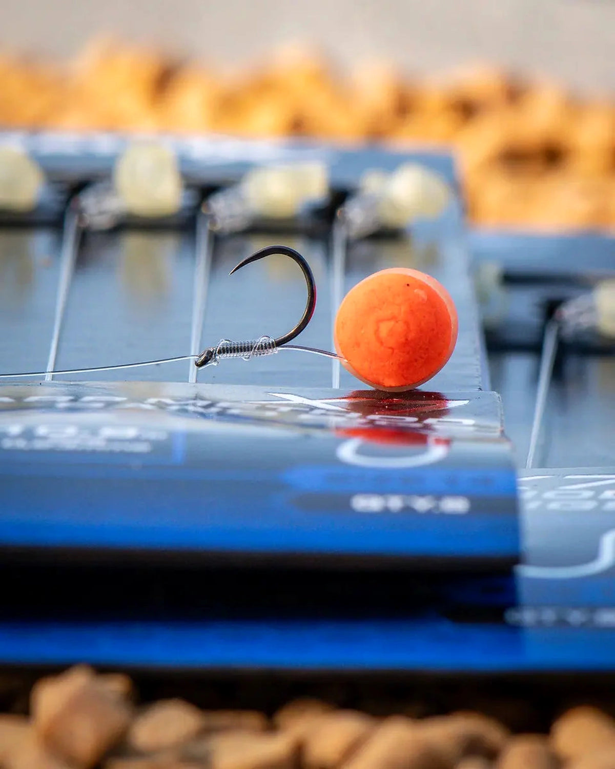 Matrix X7 Carp Method Band Rig 4 inch met barbless haak en oranje aasbol in de baitband