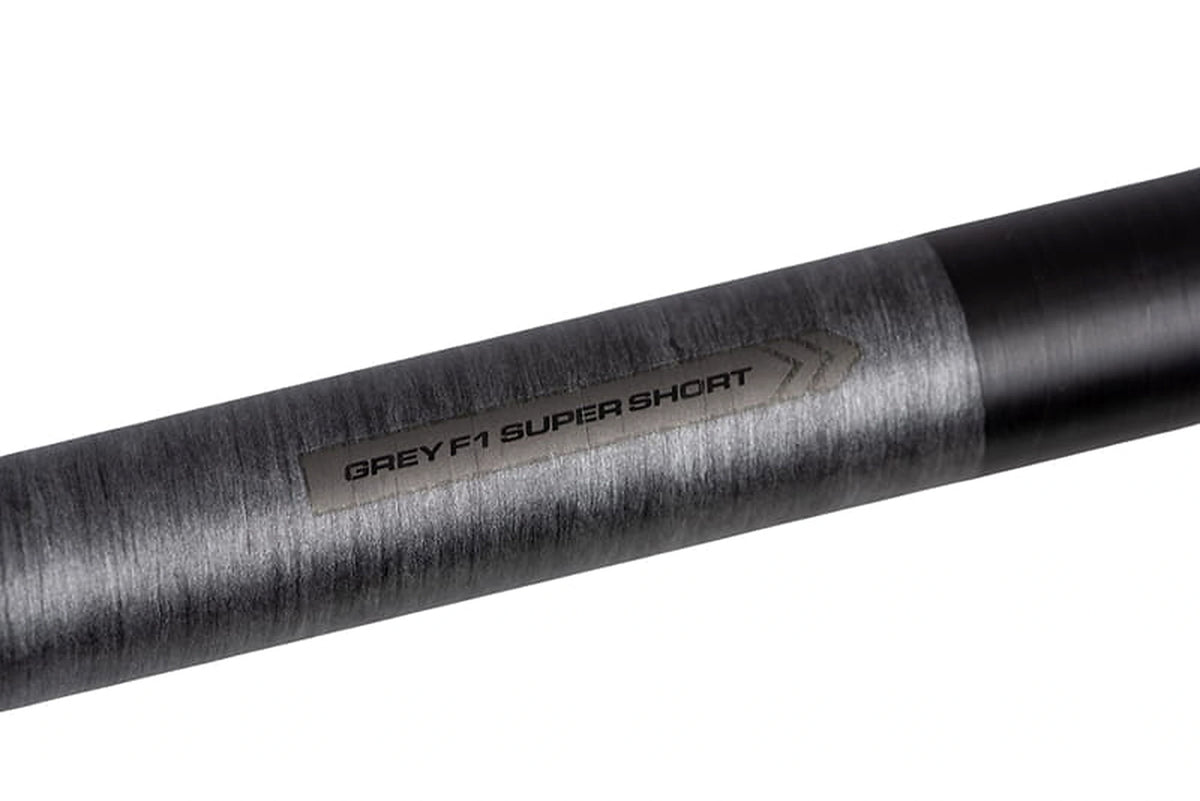 Matrix XTR Grey F1 Super Short Kit 1.7m – detail van de grijze carbon topkit met modelopdruk
