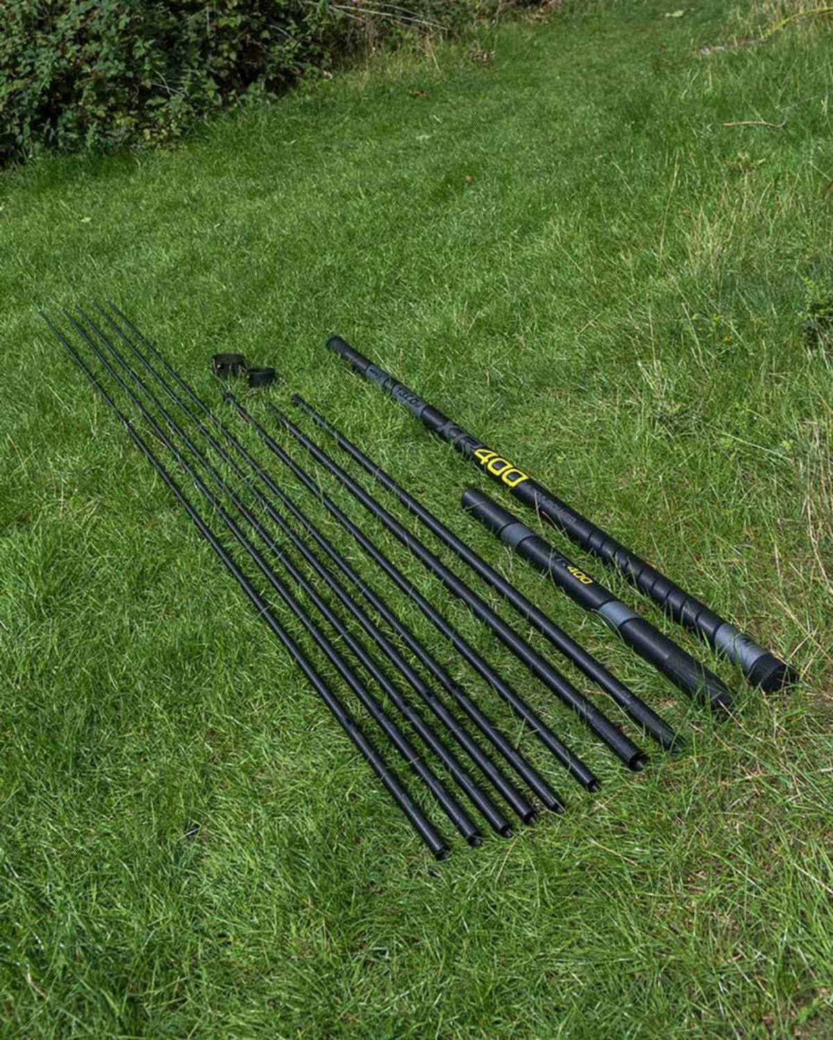 Matrix XTR400 Ultra Power Packages – volledig overzicht van de hengeldelen en doppen op gras