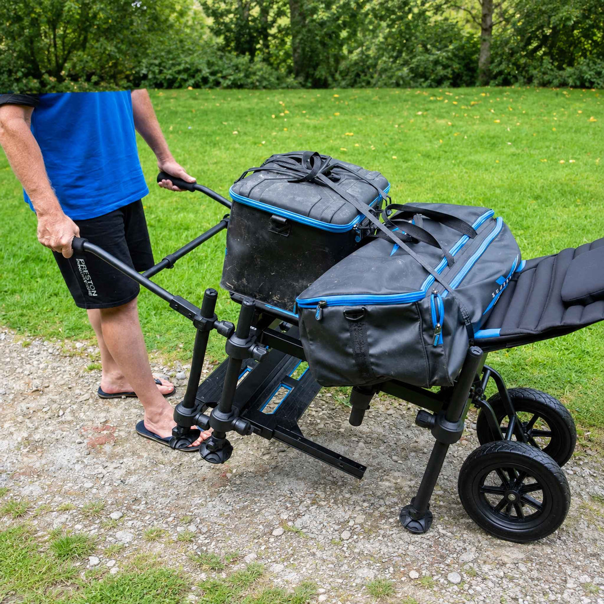 Preston Absolute 36 Feeder Chair Wheel Kit – stoel met bagage
