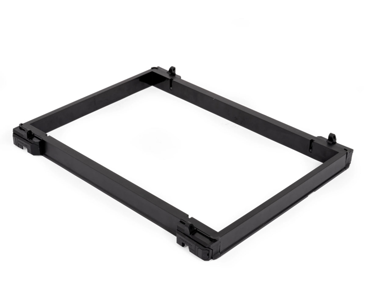 Preston Absolute 5G Spacer Unit 31mm – schuin bovenaanzicht van het frame en de bevestigingspunten