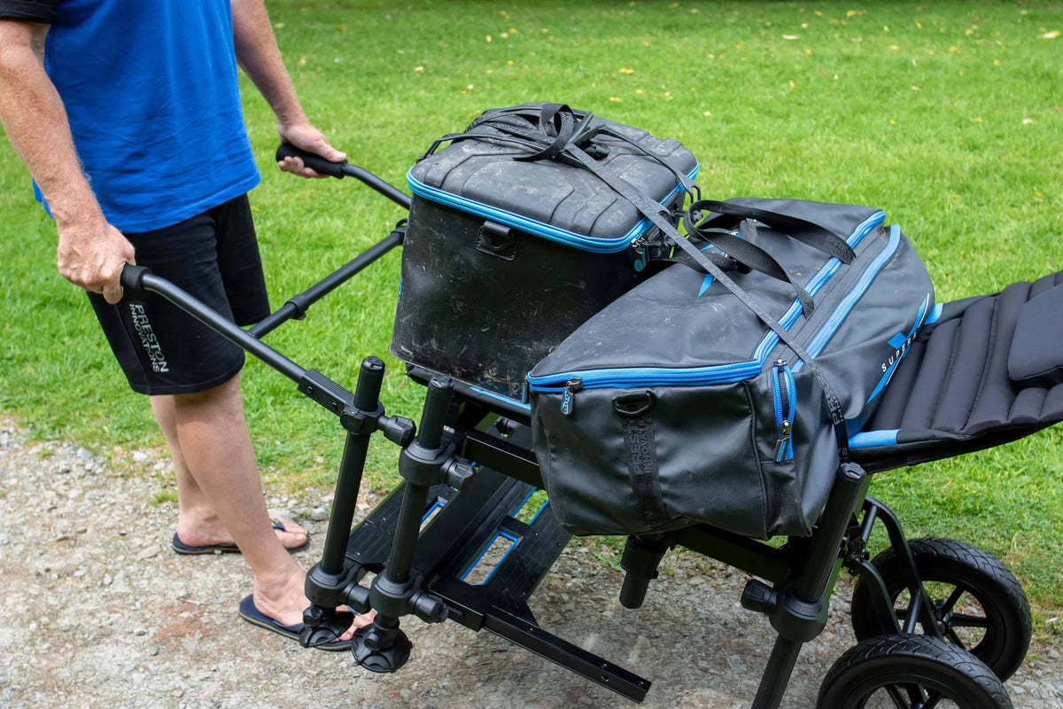 Preston Absolute 36 Feeder Chair Wheel Kit – stoel met bagage