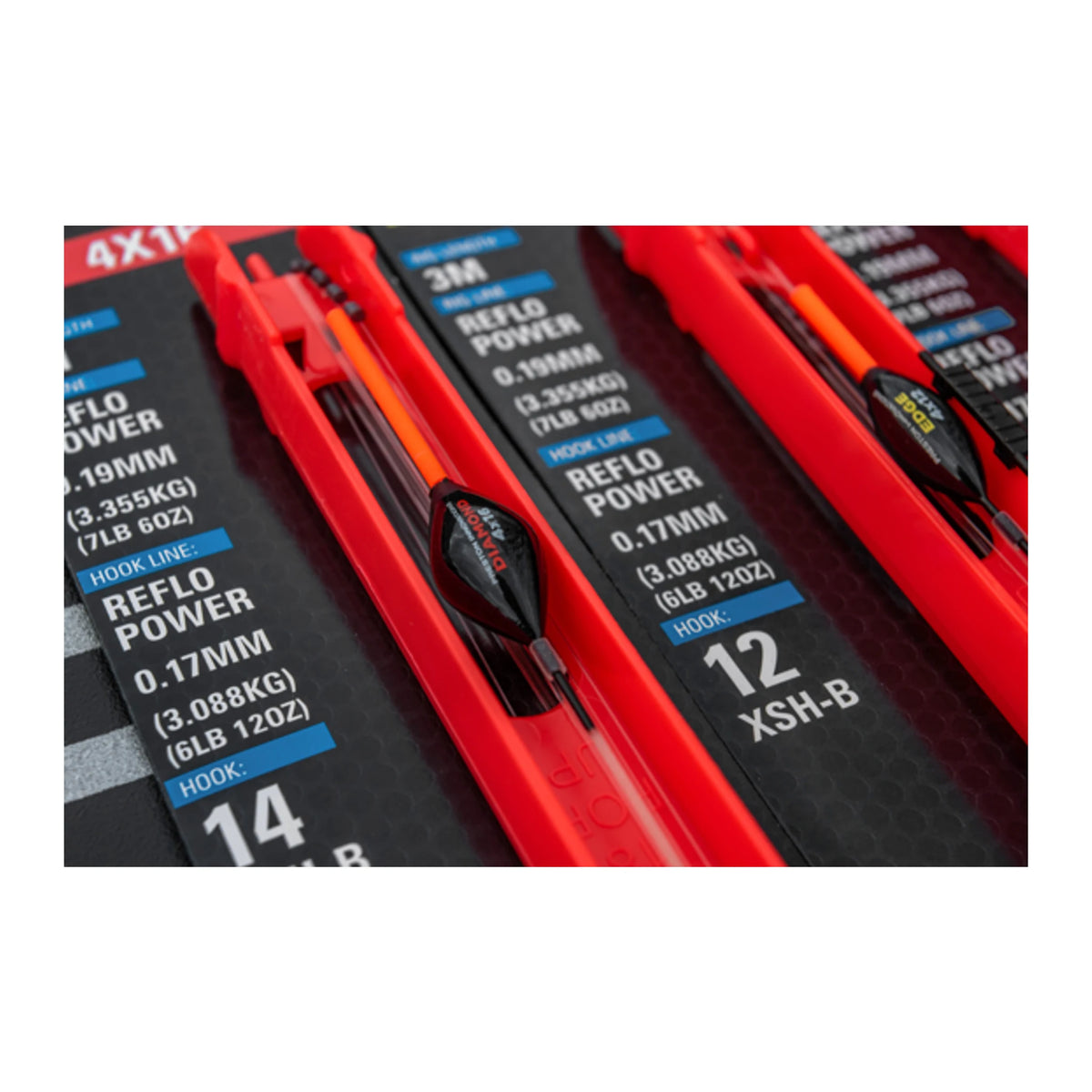 Detail van de Carp Shallow-dobber en Reflo Power-lijn op de Preston tuigenhouder
