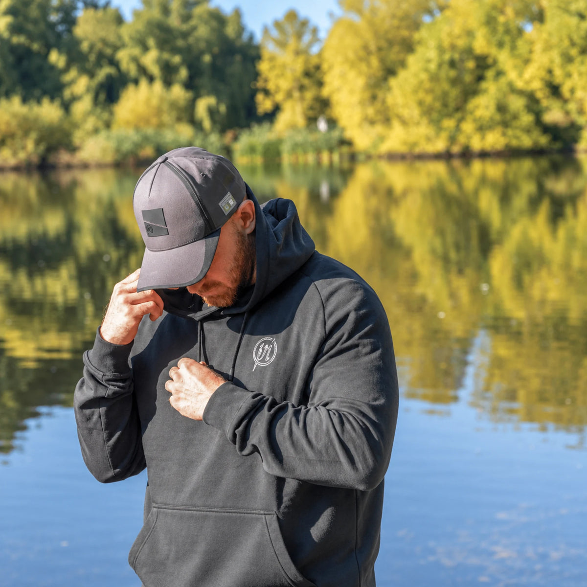 Preston Core Collection Hoodie – hoodie in gebruik aan het water