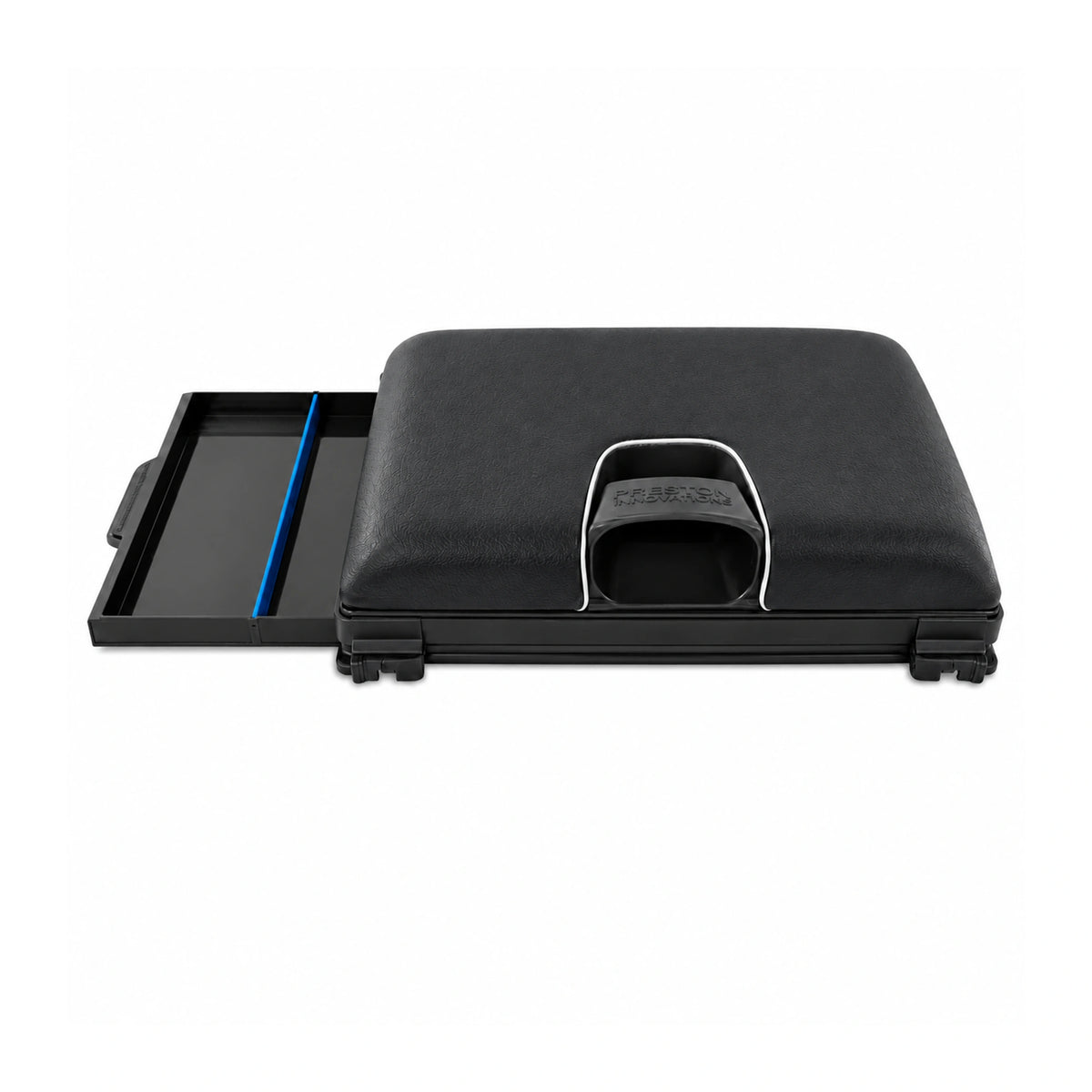Preston Deluxe Seat Unit P0890059 met zwart zitkussen, uitgeschoven zijlade en blauwe vakverdeler op wit