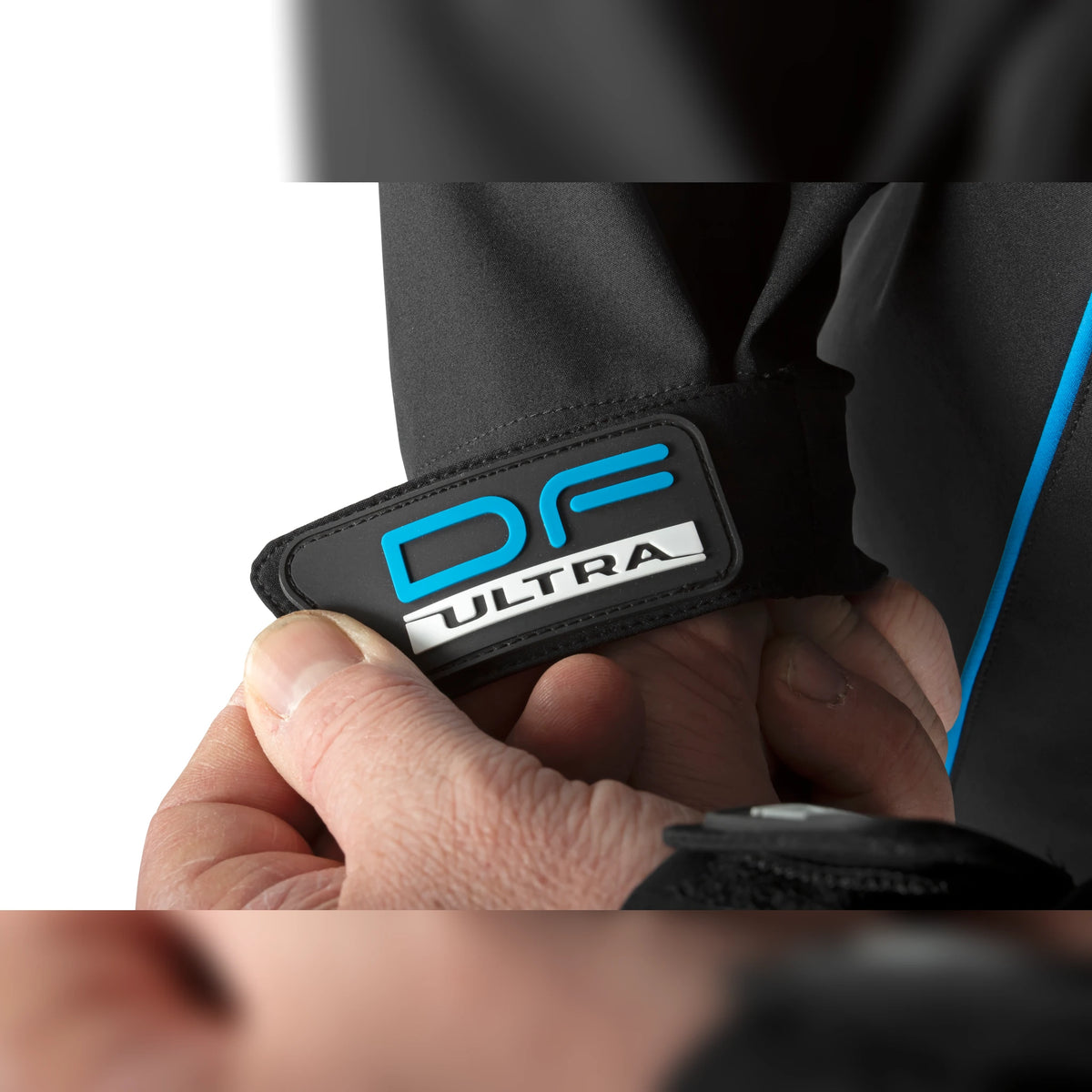 Preston DF Ultra Suit – DF ULTRA-manchet met verstelbare sluiting