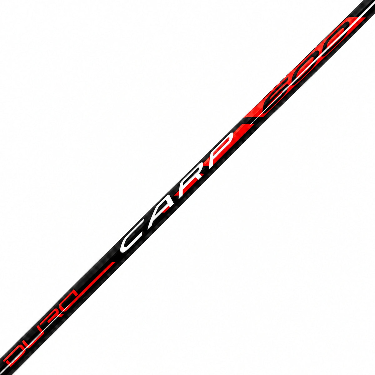 Diagonale close-up van een zwarte hengelblank met rood-witte opdruk Dura Carp 600