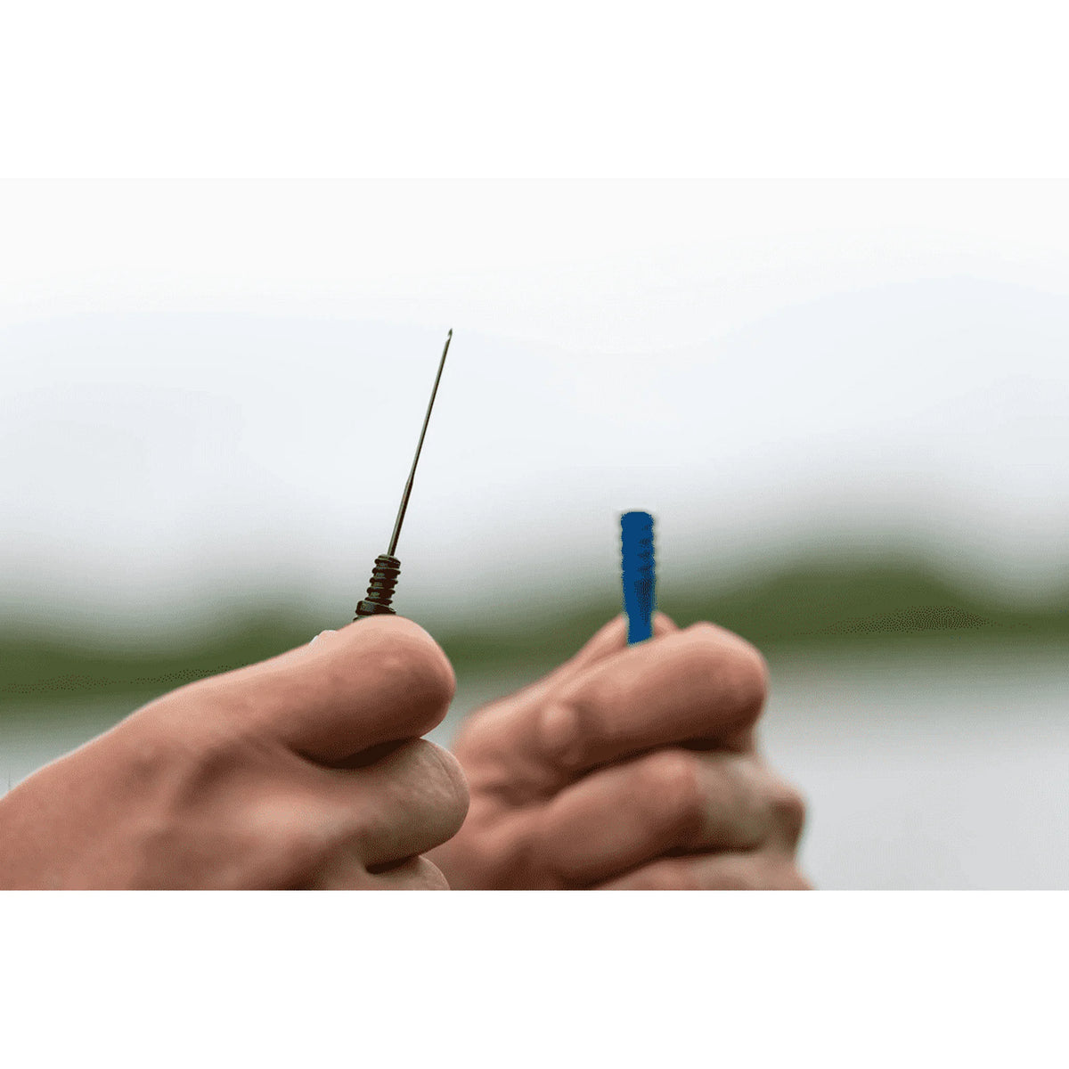 Preston Floater Disgorger en Baiting Needle in de hand