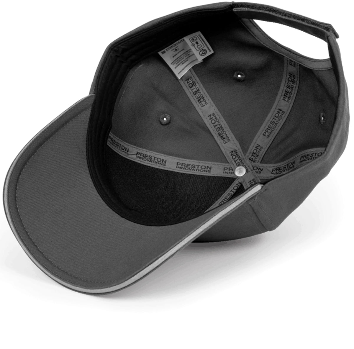 Binnenzijde van de Preston Grey Granite Cap met merkbanden en verstelbare sluiting
