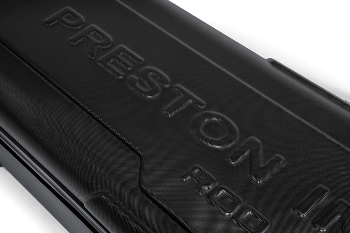 Preston Hardcase Rod Safe XL – detail van het ingegoten Preston Innovations-logo