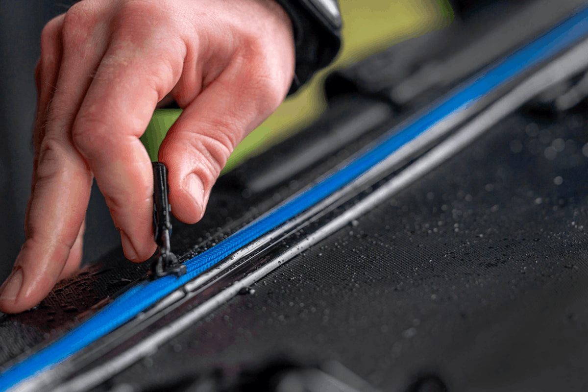 Preston Hardcase Rod Safe XL – openen van de blauwe ritssluiting