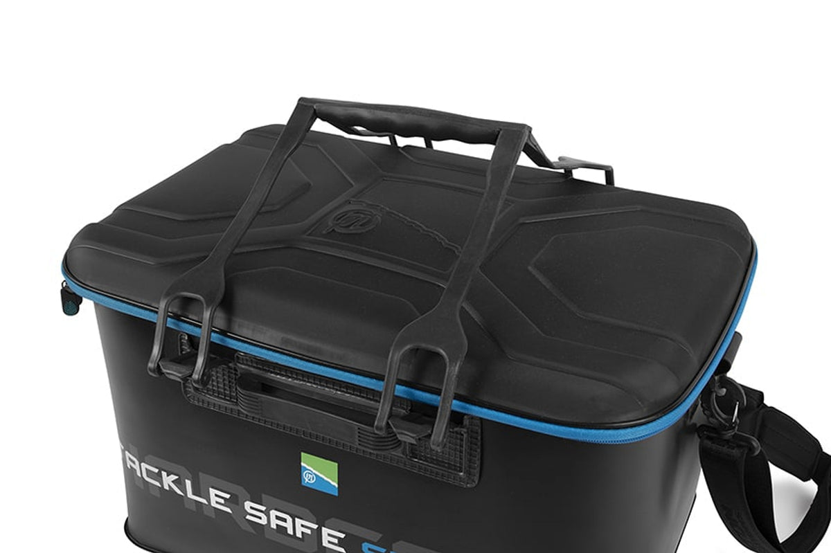 Preston Hardcase Tackle Safe – schuin bovenaanzicht met opgeklapte handgreep