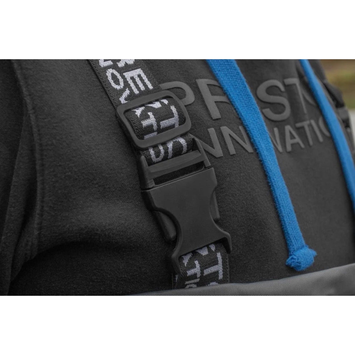 Preston Heavy Duty Chest Waders – detail van de schoudergesp