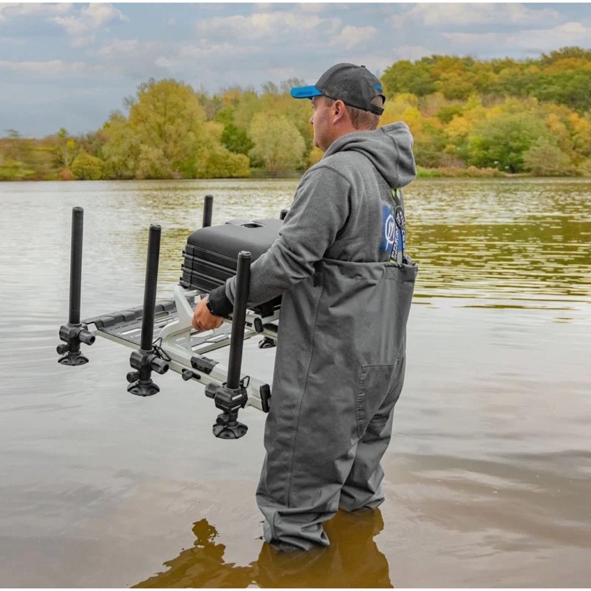Preston Heavy Duty Chest Waders – achteraanzicht tijdens het vissen