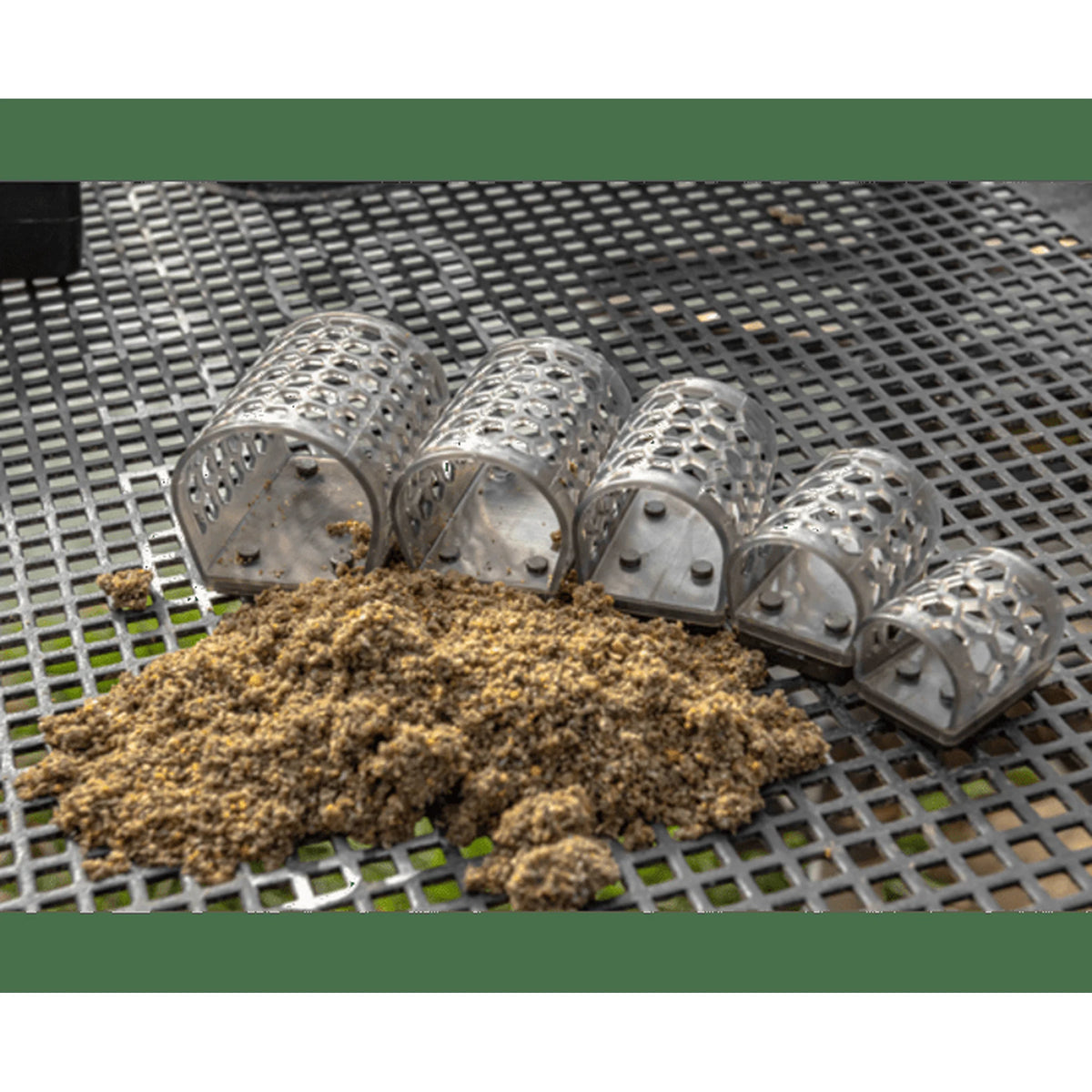 Preston Hexmesh Plastic Cage Feeders met lokvoer