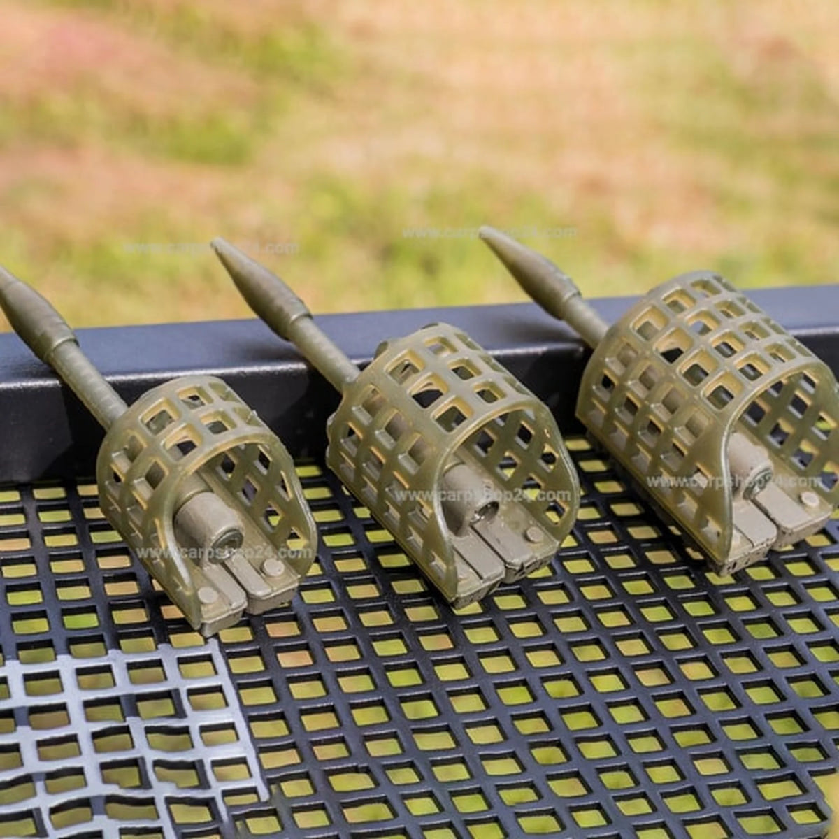 Preston ICS Inline Pellet Feeders – drie maten op zijtafel