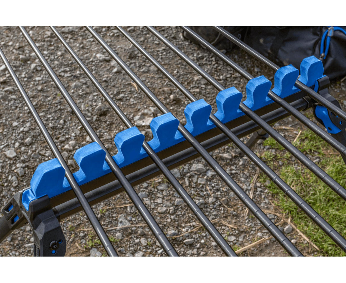 Preston Ignition Roost van bovenaf met geplaatste topsets in de blauwe uitsparingen