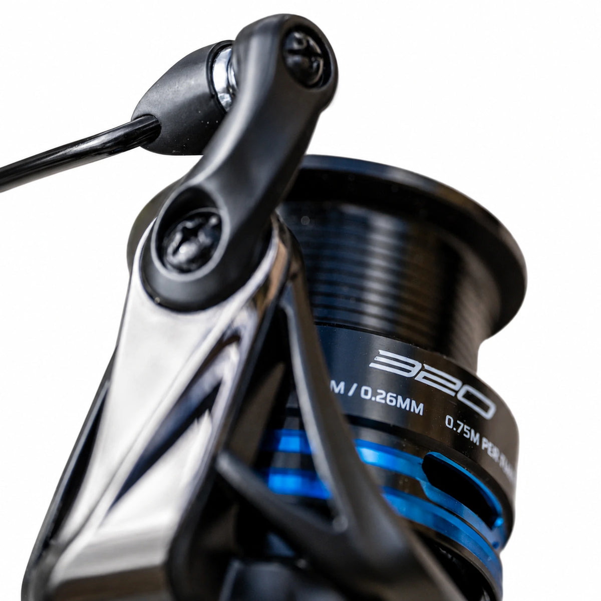 Preston Inception 320 reservespoel – detail van de gemonteerde spoel op witte achtergrond