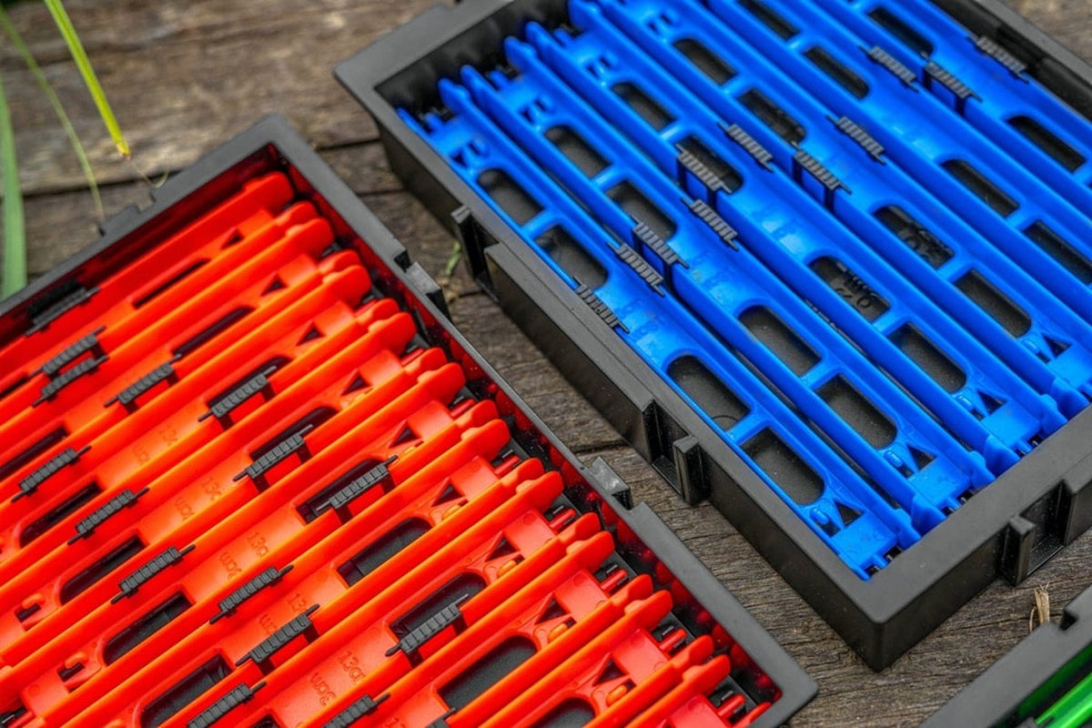 Preston InterLok Slider Winders in winder trays op houten ondergrond