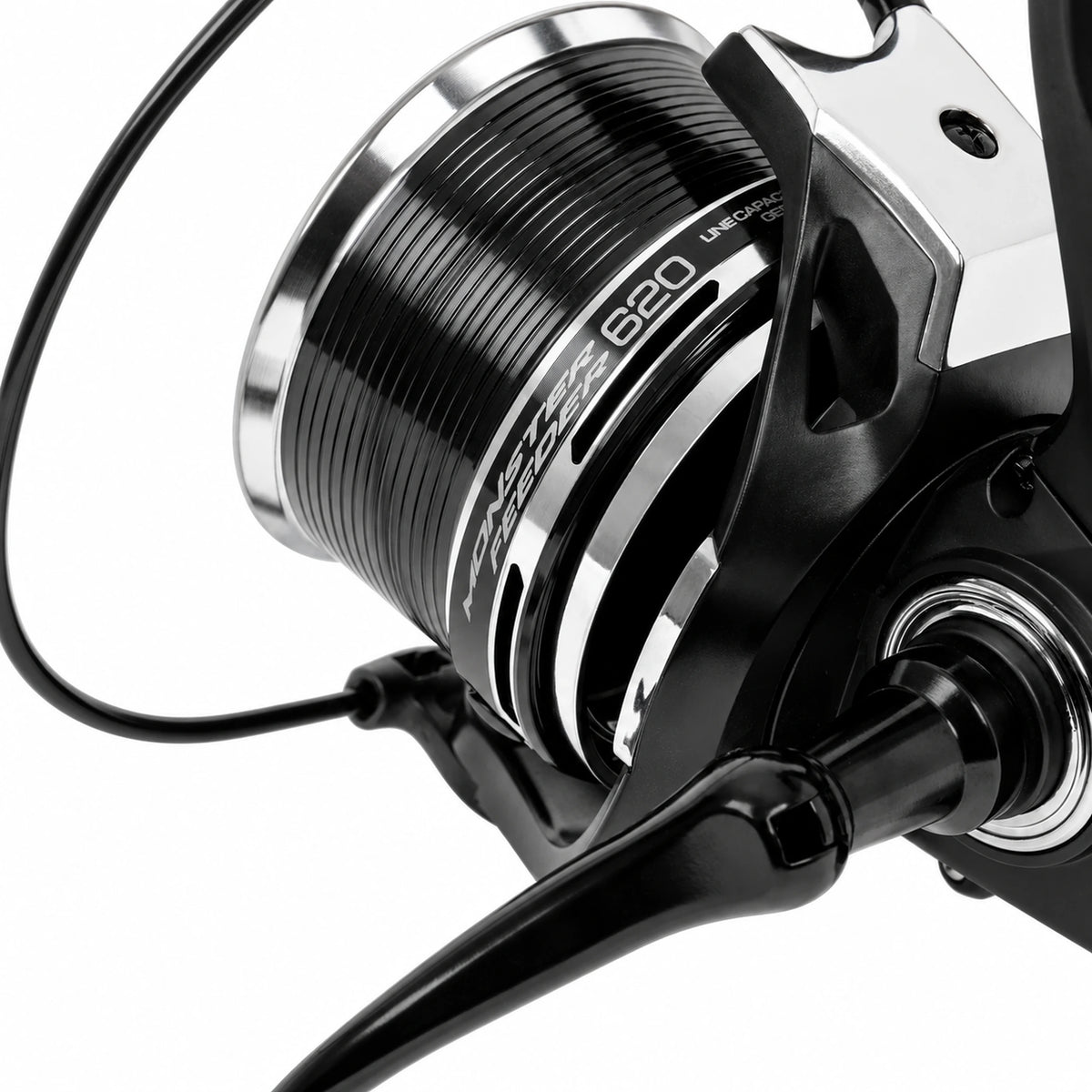 Preston Monster Feeder 620 reservespoel – gemonteerde spoel in detail op witte achtergrond