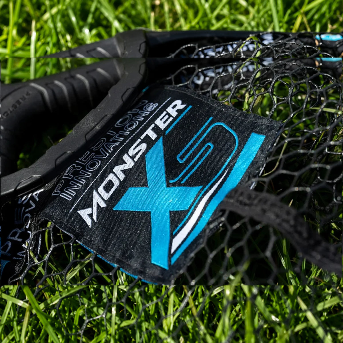 Preston Monster XS Lift Net logo en label op het net