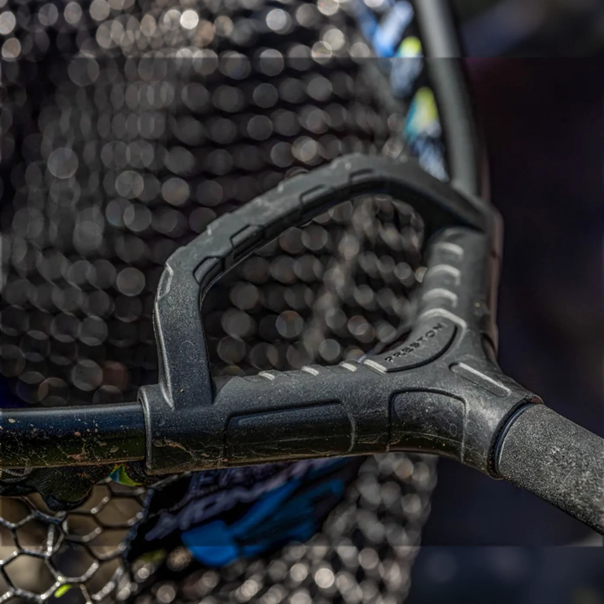 Preston Monster XS Lift Net detail van schroefdraad en spreidblok