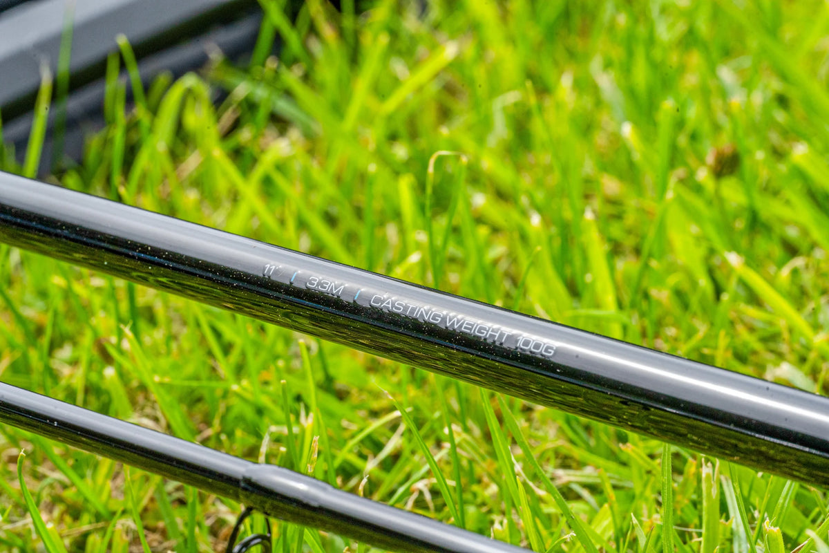 Preston Monster Xtreme Distance Feeder Rod 3,30 m 100 g - modelmarkering op de blank