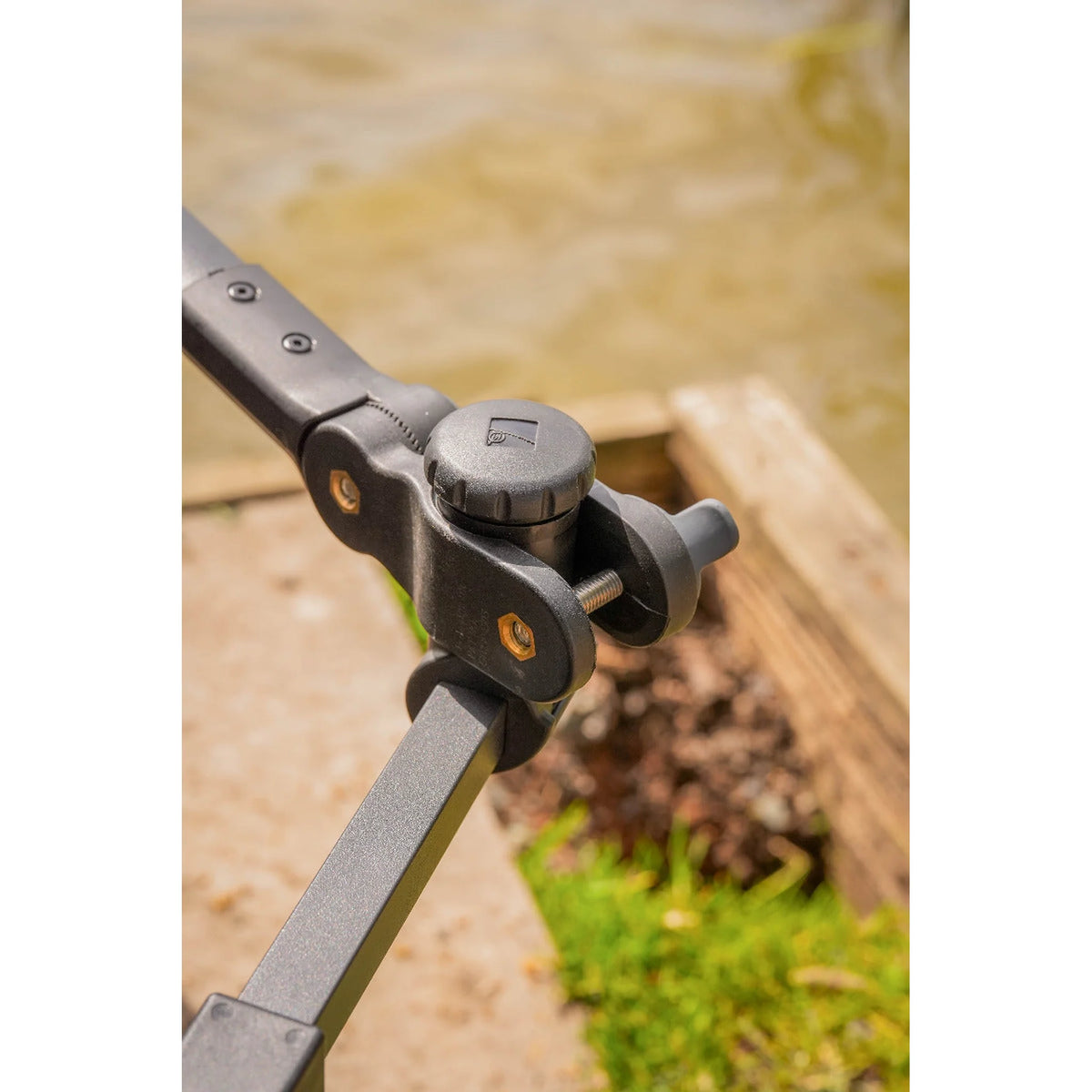 Preston Pole Support System achterste bevestiging in detail