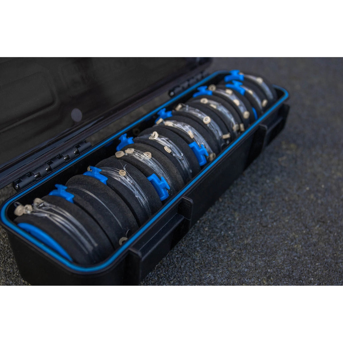 Onderlijnspoelen in de Preston Revolution Compact Spool Box