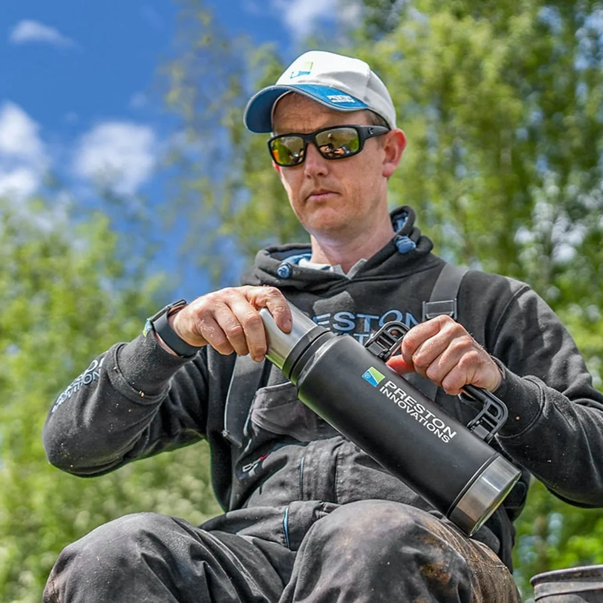 Preston 1,4 L Stainless Steel Flask P0220131 – detailafbeelding 4 van de RVS thermosfles