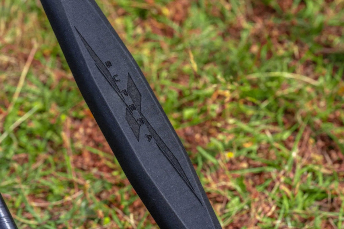 Preston Supera X Superlight, zwarte handgreep met verzonken Supera X-opdruk