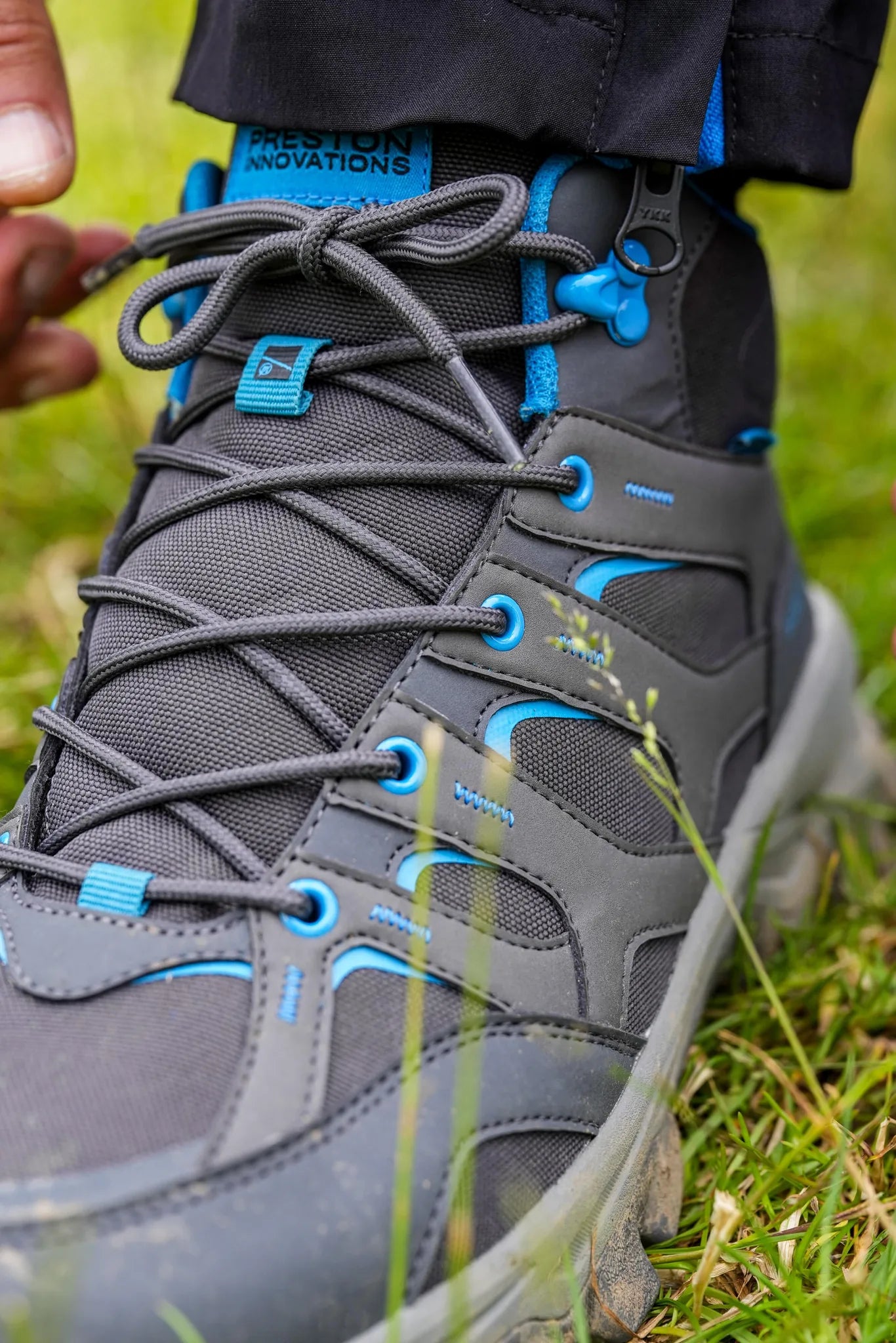 Preston Treddex All Terrain Boots detail van vetersluiting en bovenwerk