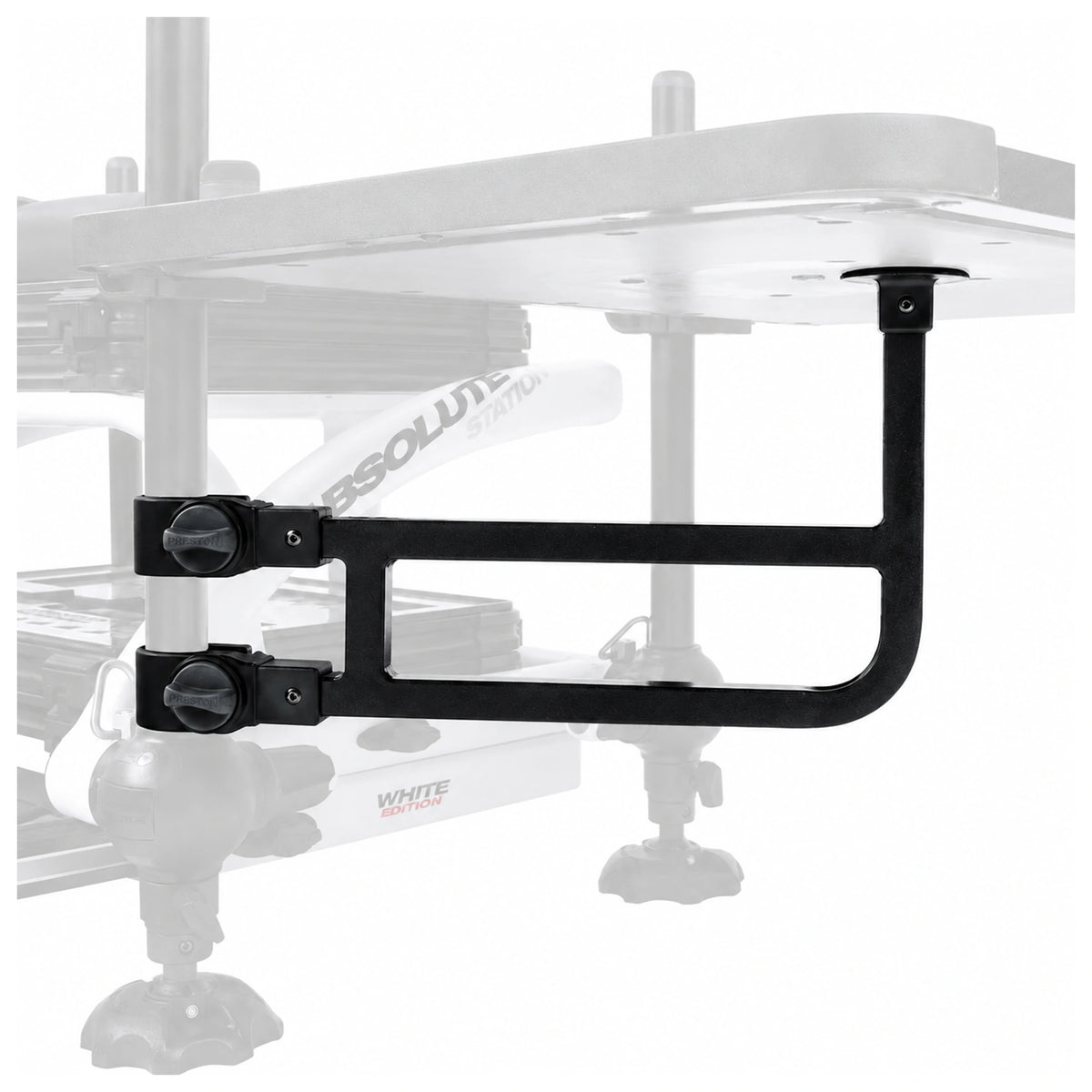 Preston Uni Side Tray zwarte steunarm onder een aastafel