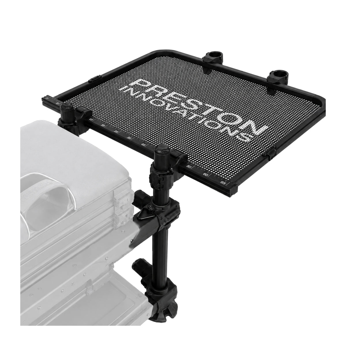 Preston Ventalite Side Tray XL – zwarte geperforeerde aastafel met bevestigingsklemmen en zitkistcontext