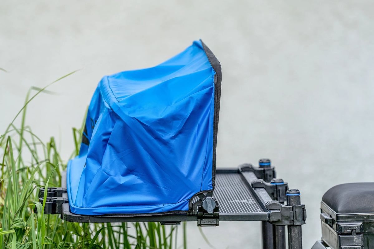 Preston Ventalite XXL Hoodie Side Tray – blauwe beschermkap in gebruik