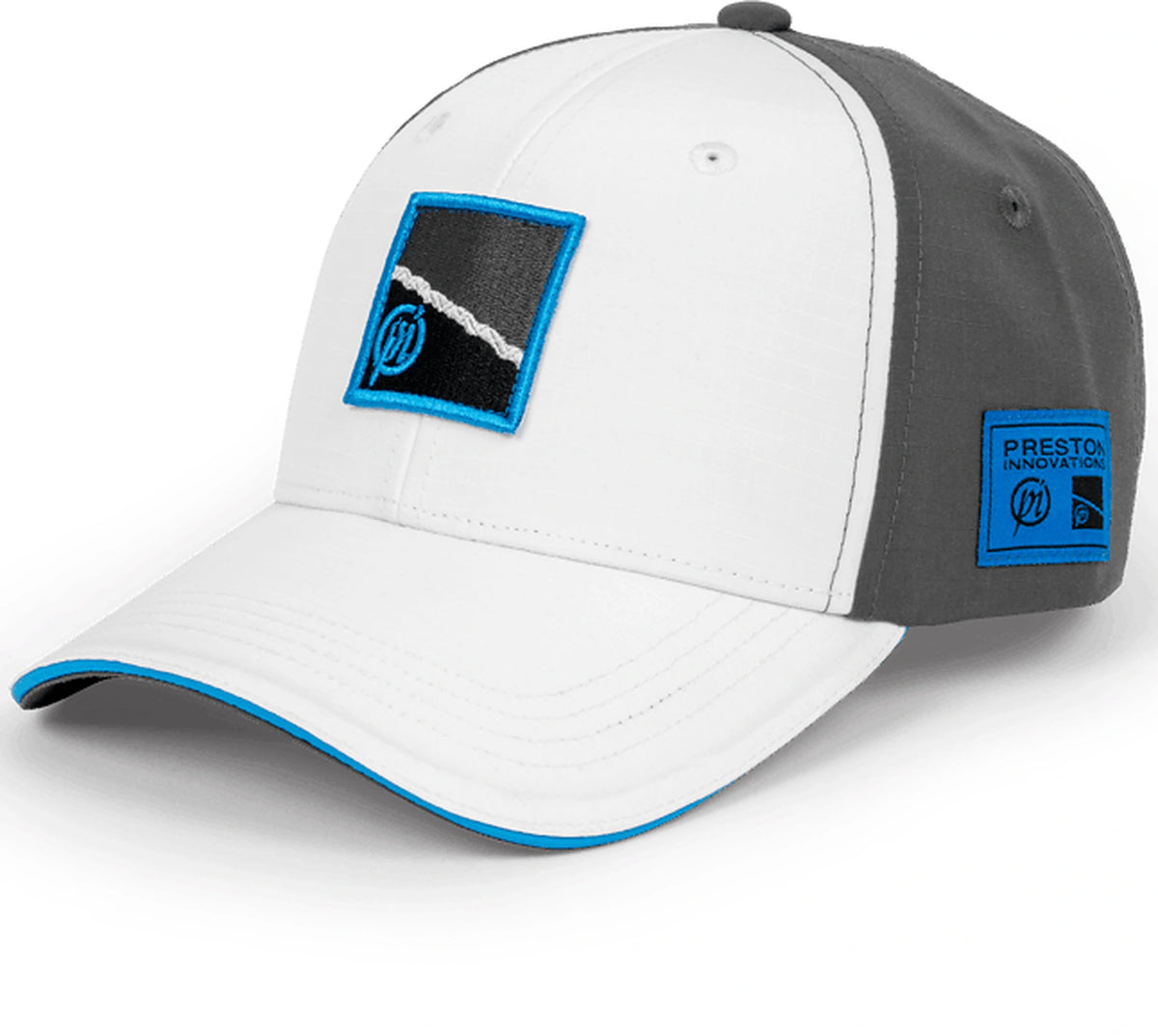 Preston White Drift Cap schuin van voren, met blauwe rand langs de klep en blauw Preston-zijlabel