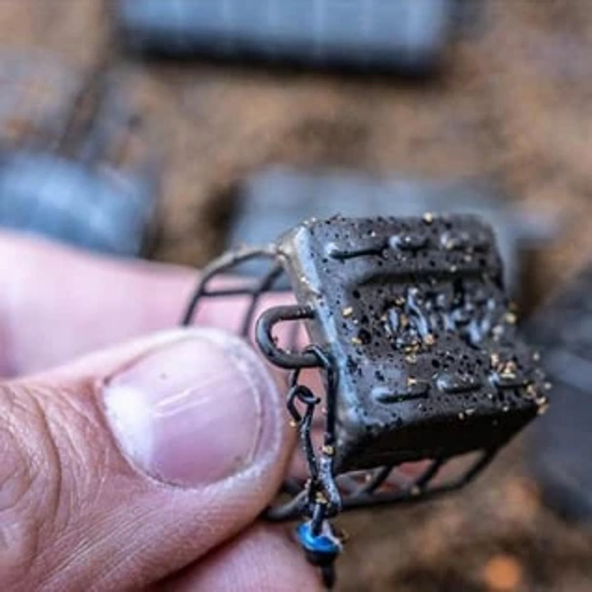 Wire Cage Feeder – Voerkorf – gevuld met voer