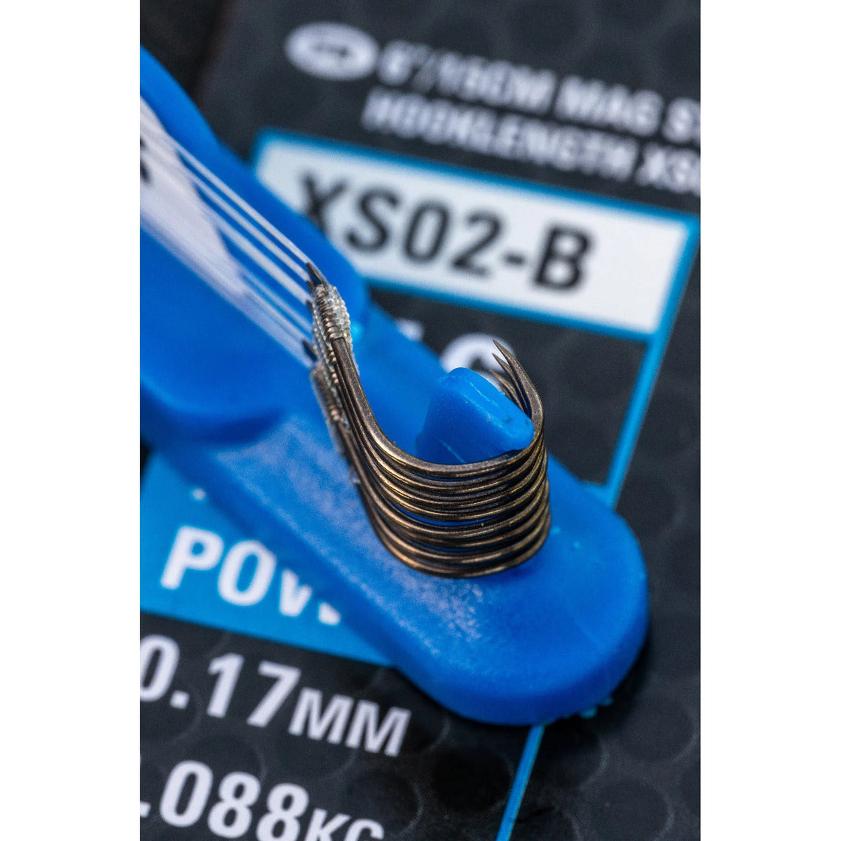 Preston XS02-B Mag Store onderlijnen haakdetail verticaal