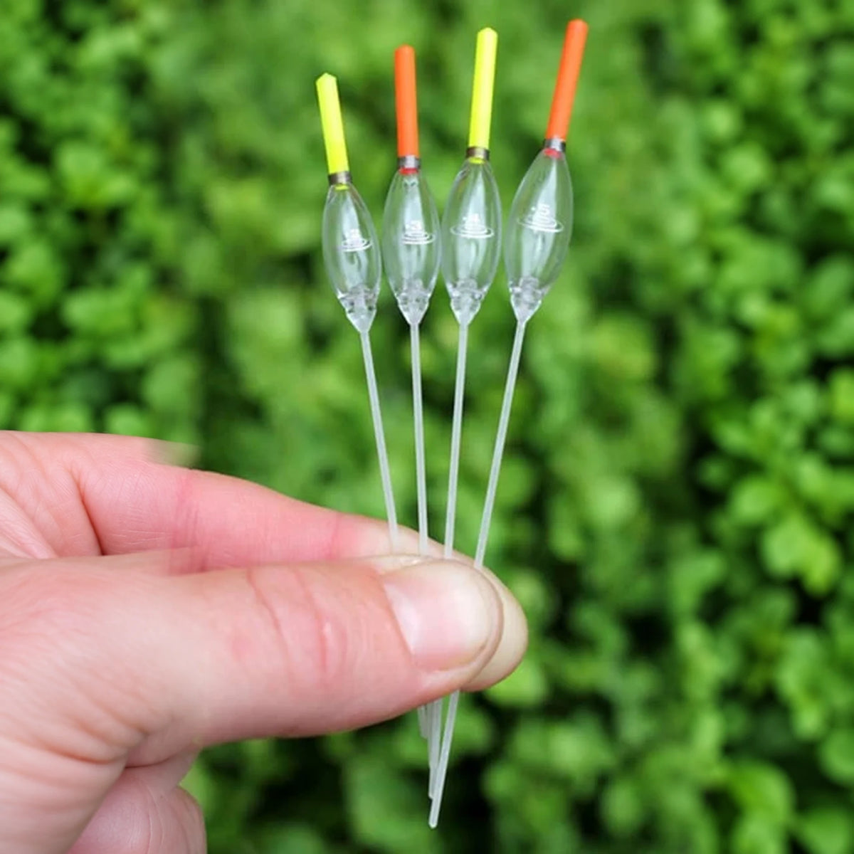 Vier Drennan Margin Crystal dobbers in de hand