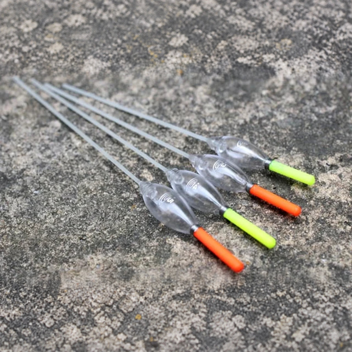 Drennan Margin Crystal dobbers liggend op steen