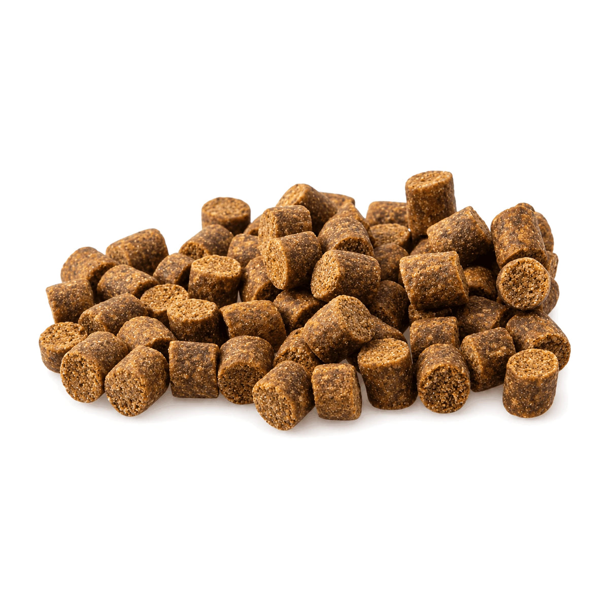 Skretting Coarse Pellets van 6 mm met zichtbare cilindervorm en korrelige bruine structuur