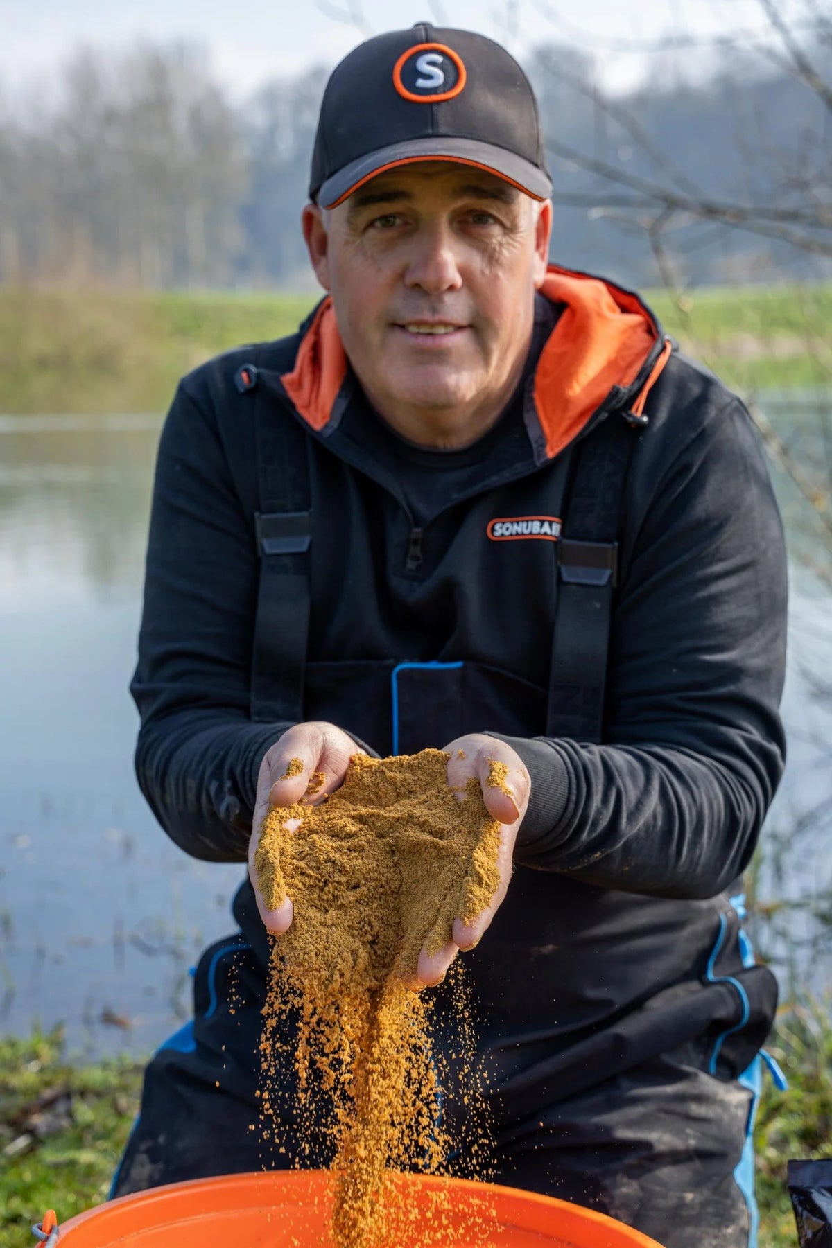 Super Crush Meaty Mussel Mix 2kg – Grondvoer met Mosselmeel – gebruiksfoto – 2048px rebuild