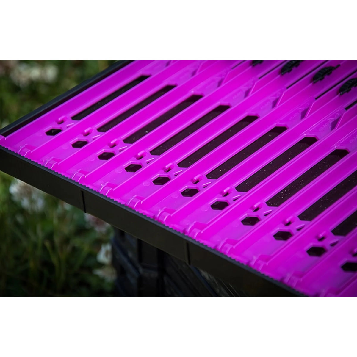 Matrix paarse tuigenplankjes in de Pole Winders Loaded Tray