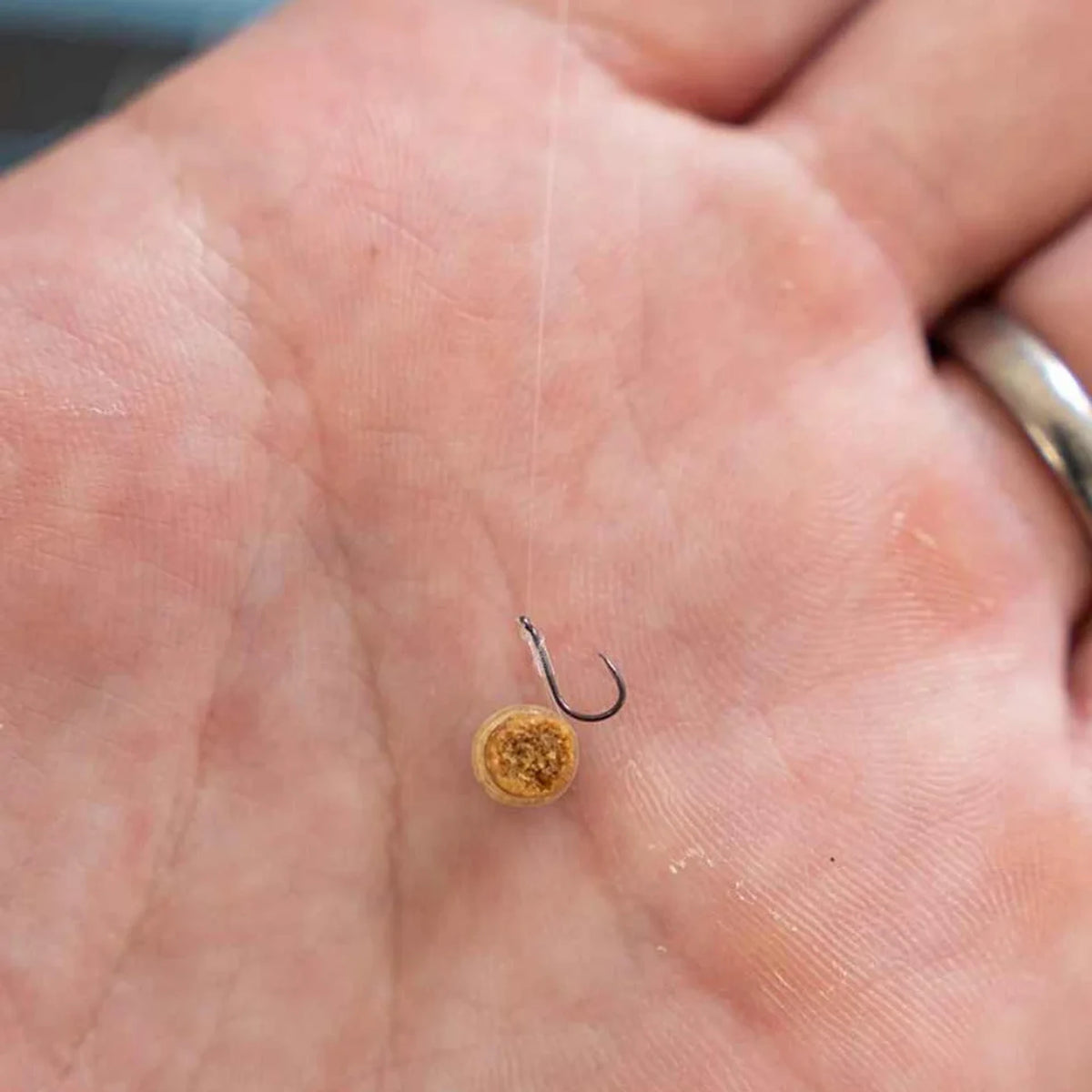 Matrix X5 F1 Pellet Rigger Barbless Eyed – haak met oog zonder weerhaak, detailafbeelding van de haken met oog zonder weerhaak