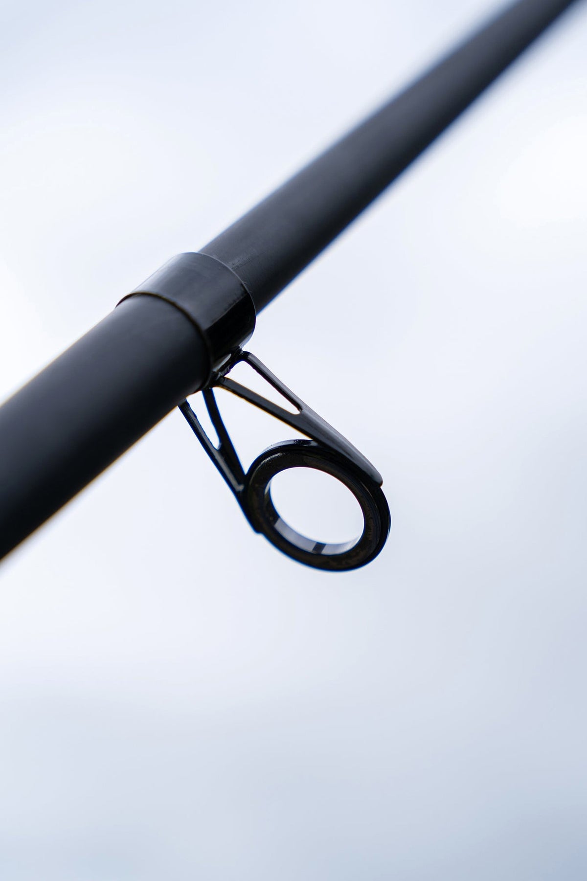 Zebco 3m Float Combo – detail van een geleideoog en de bevestiging aan de hengelblank.